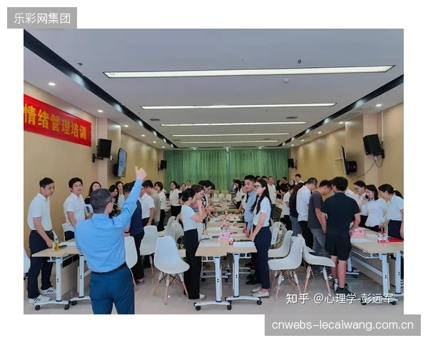 主教练索尔巴肯自身也需控制情绪，其场边指挥风格可能影响球员心态和比赛纪律。